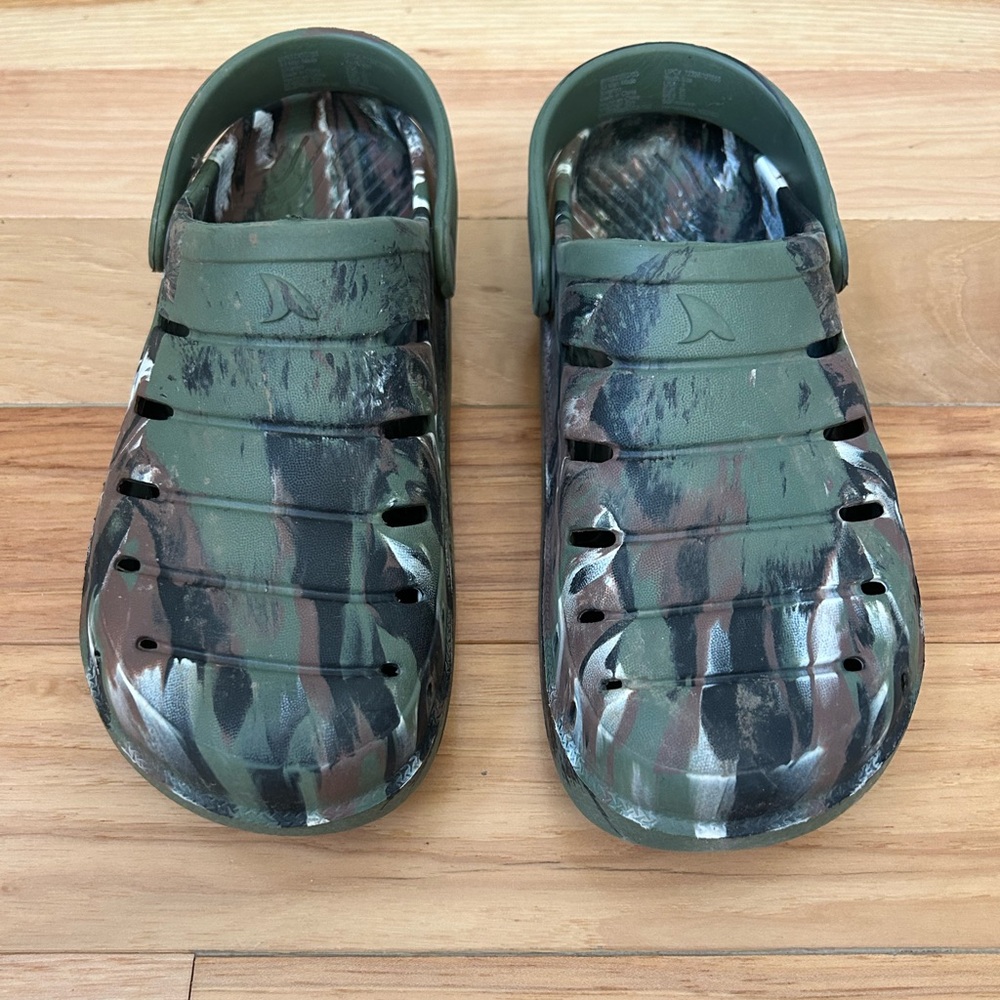 Rugged Shark Green Camo clogs